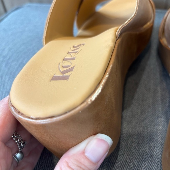 Women's Tan Wedge Sandals - Picture 8 of 12